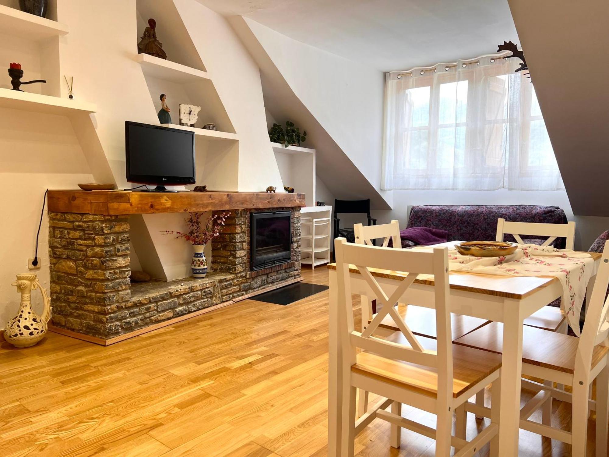 Apartamento Centrico Con Parking - L'Amfitriona Rialp Extérieur photo