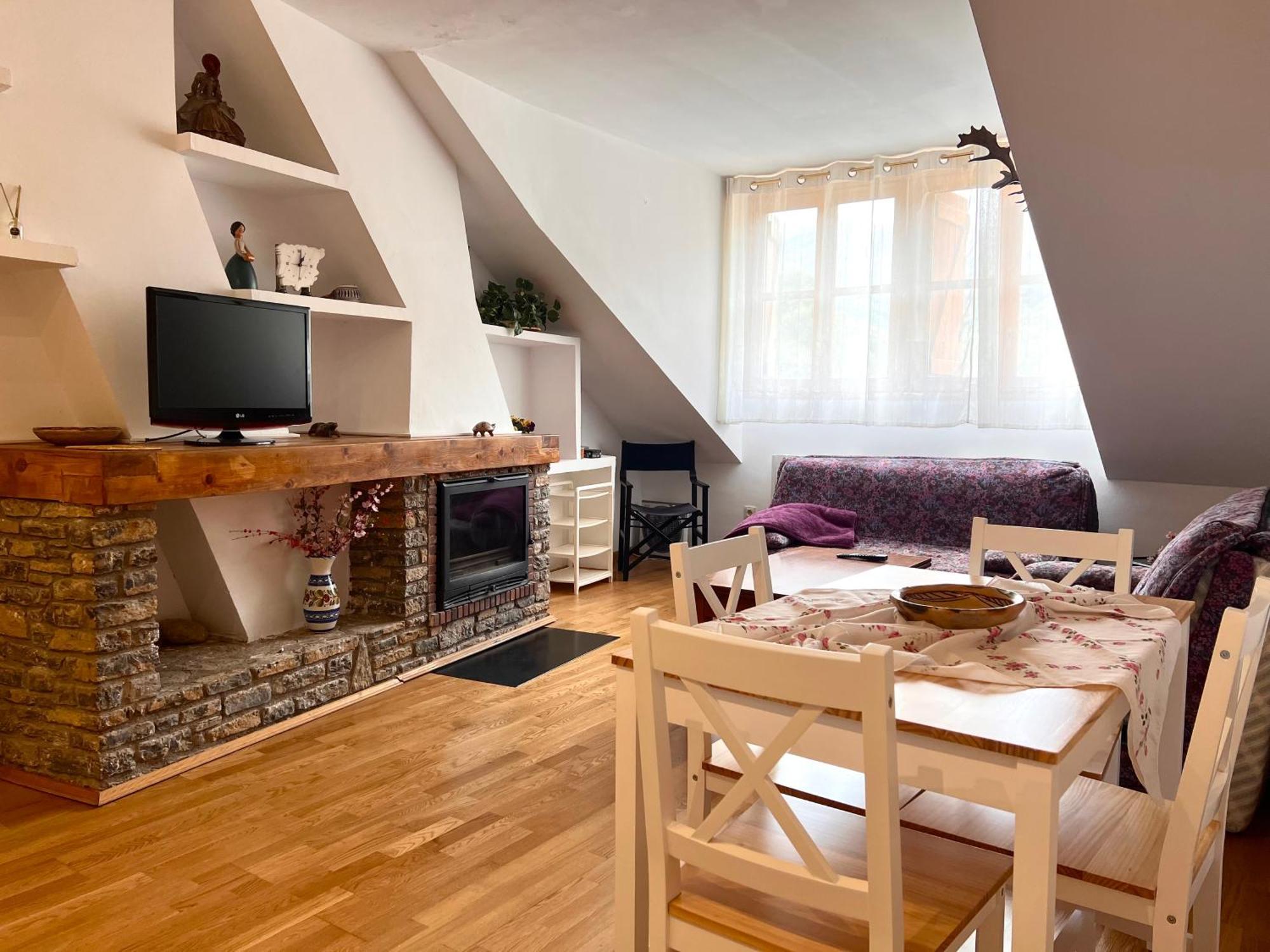 Apartamento Centrico Con Parking - L'Amfitriona Rialp Extérieur photo