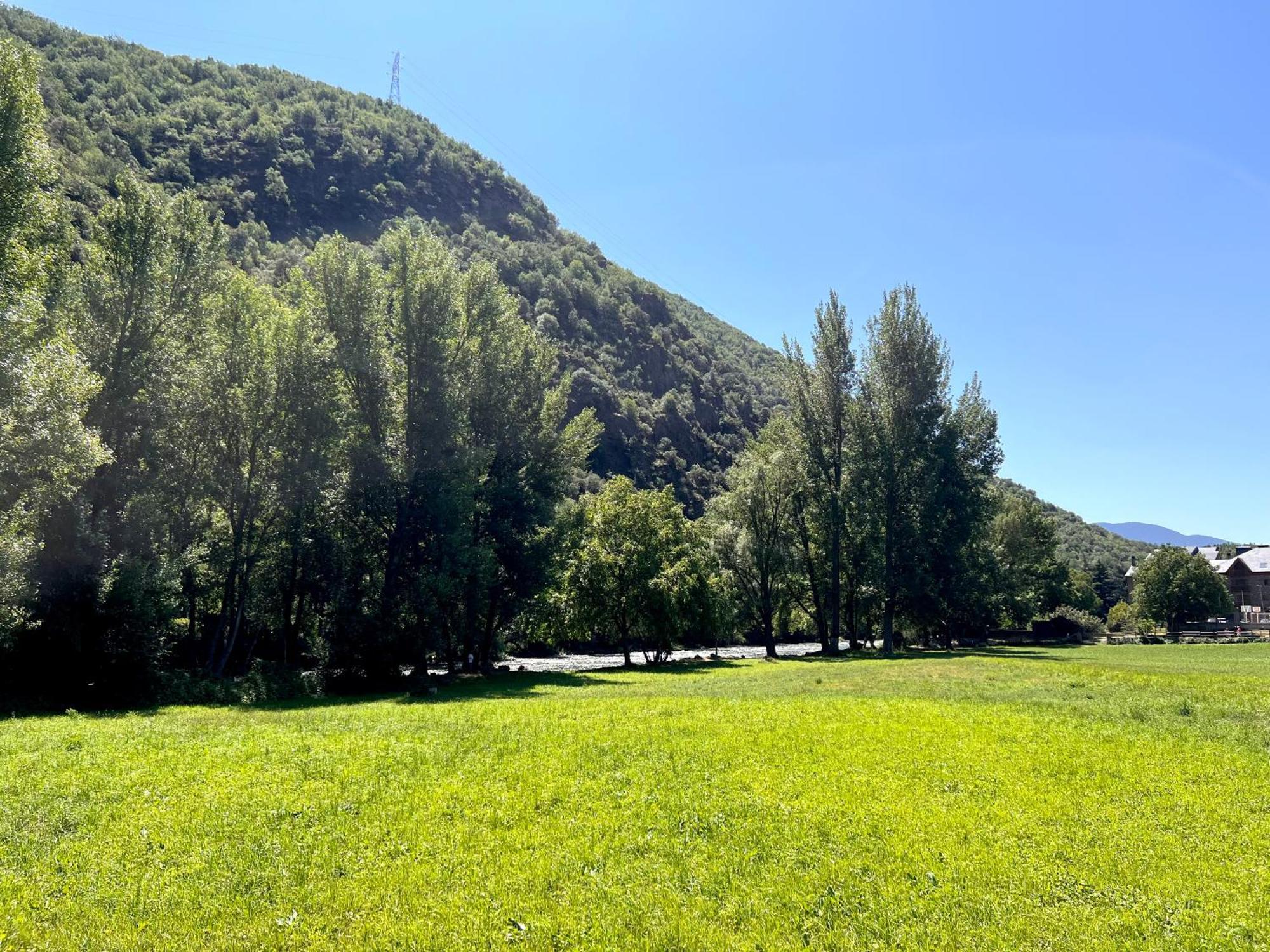 Apartamento Centrico Con Parking - L'Amfitriona Rialp Extérieur photo